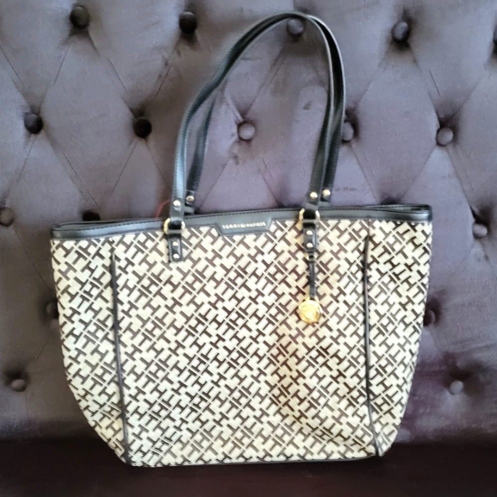 Tommy Hilfiger Signature Tote